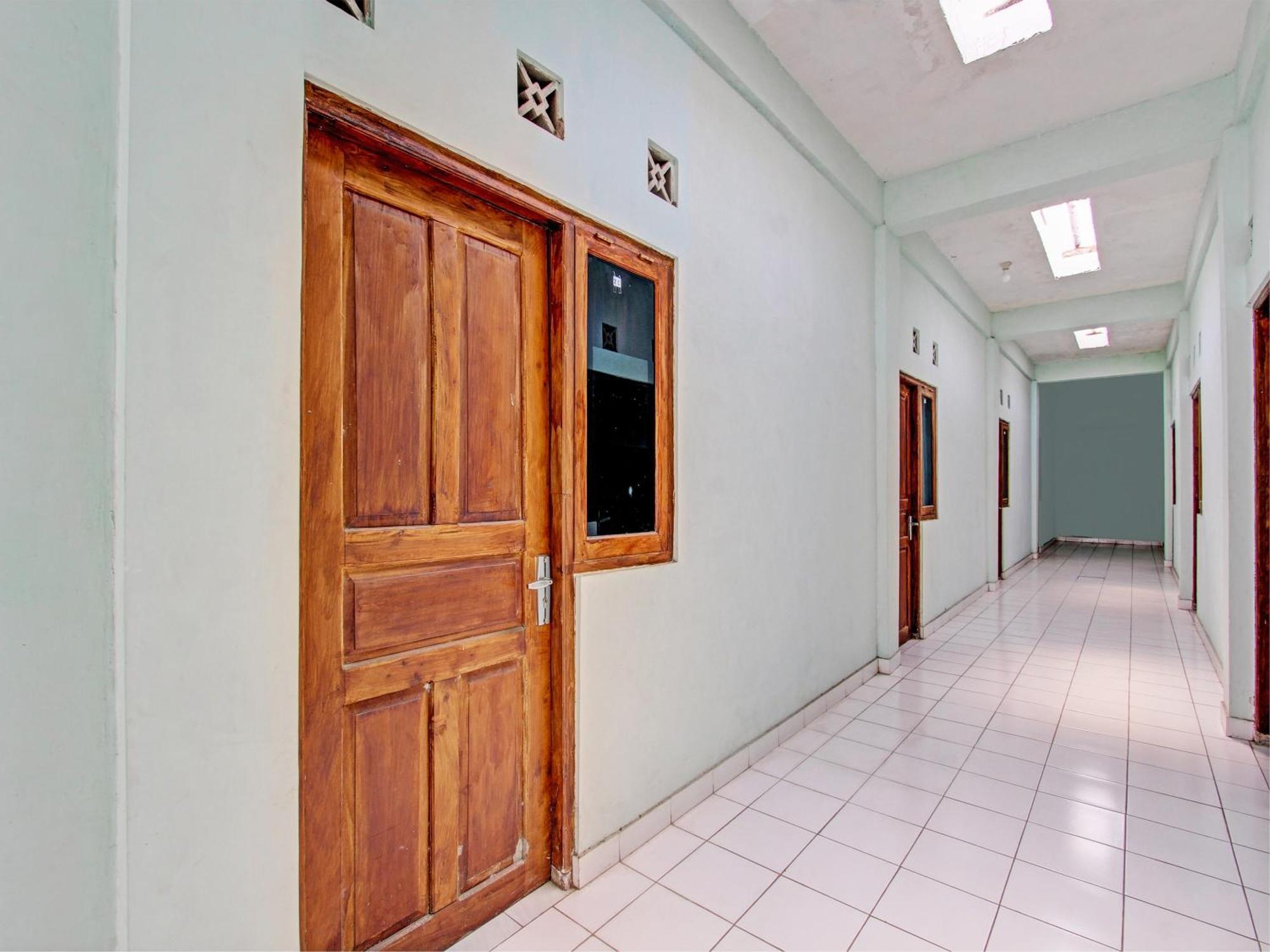 Spot On 93020 Rumah Singgah Ganjuran Bantul Exteriör bild